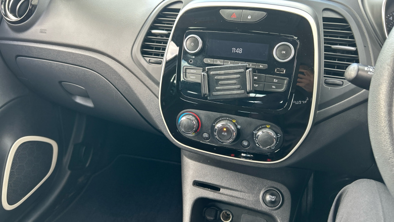 Renault Captur 0.9 TCE 90 Play 5dr Petrol Hatchback